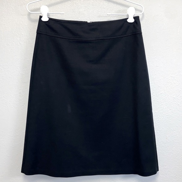 Banana Republic Size 2 Black Lined Stretchy Buisnesscore Pencil Skirt: 4877 - Picture 1 of 6